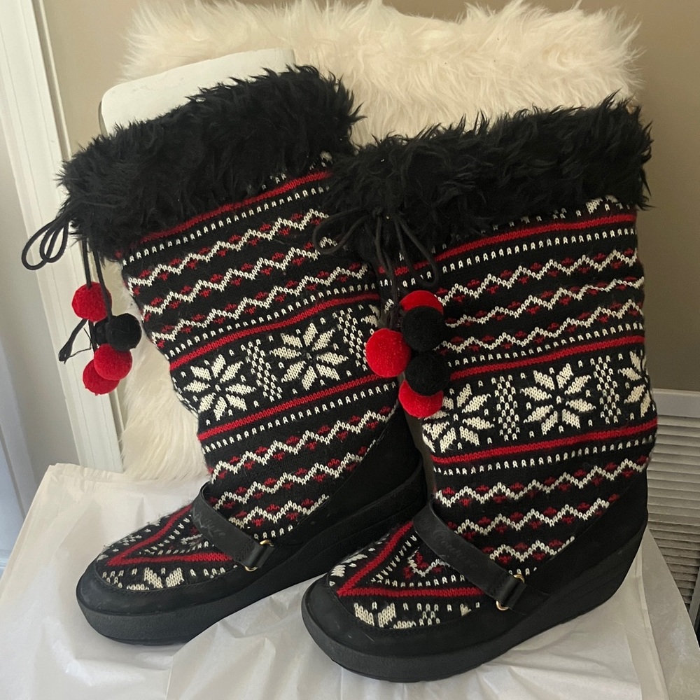 Cozy Winter JUICY COUTURE, Knit Boots with Black and Red Accents